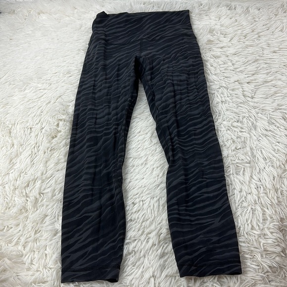 Lululemon Align Crop *21" Le Tigre Camo Deep Coal Multi - Picture 1 of 4